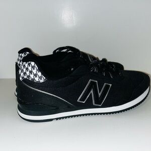 New Balance Women's Black Sneakers